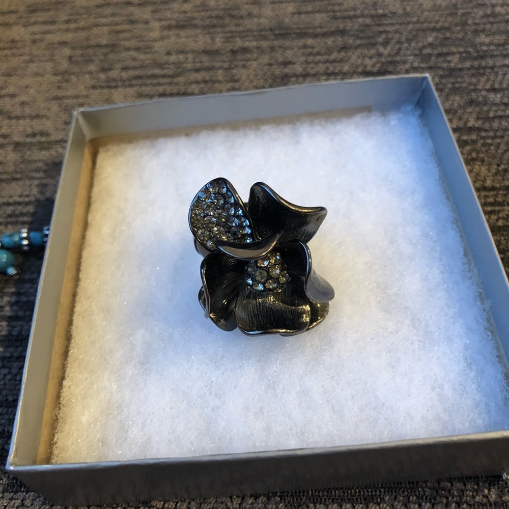Flower rhinestone cocktail ring